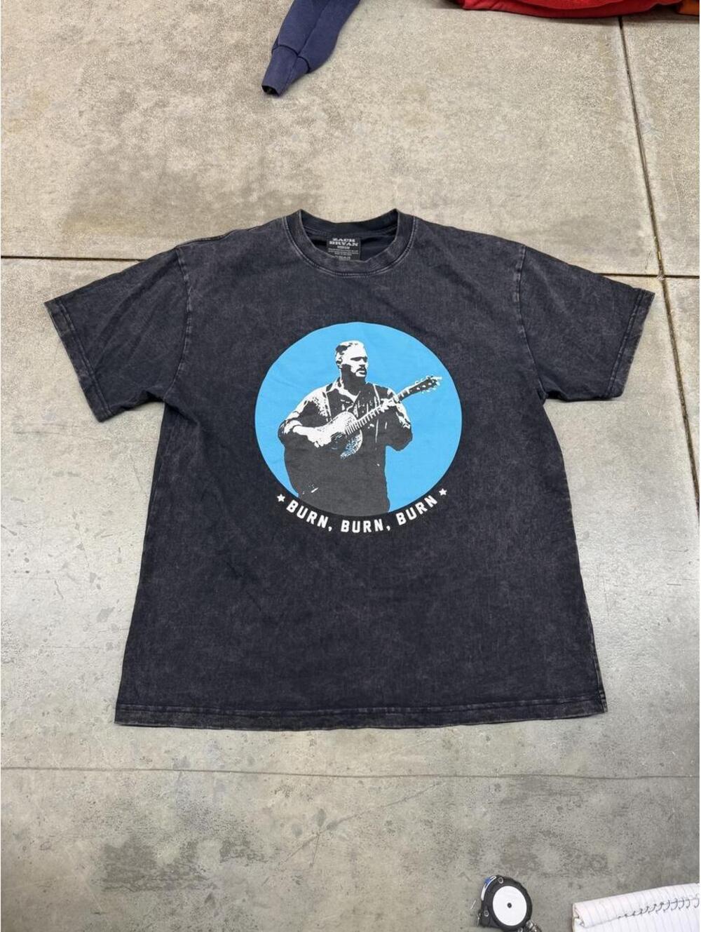 zach bryan burn burn burn tour country singer faded black merch shirt medium